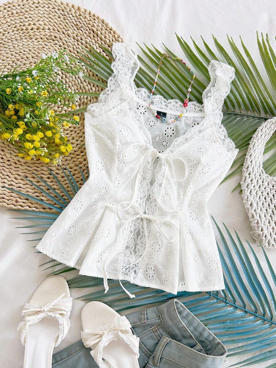 Soleia 女士度假性感V领蕾丝拼接吊带背心，适合假日、约会、下午茶、度假、音乐节、波西米亚风、嬉皮风、西部风等场合，可内穿或外穿，四季皆宜，日常通勤白色娃娃衫蕾丝上衣白色沙滩上衣白色夏季上衣白色镂空上衣情人节性感穿搭灵感，音乐节，休闲度假 - 白色 - 查看 1