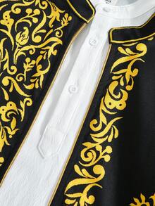 SHEIN 两件套男童复古花卉图案黑色长袍，金色装饰，长袖上衣搭配白色立领长衬衫，适合正式场合、生日派对、锐舞派对、晚宴、演出、婚礼、迎婴派对和一周岁生日庆祝。 - 黑色 - 查看 4
