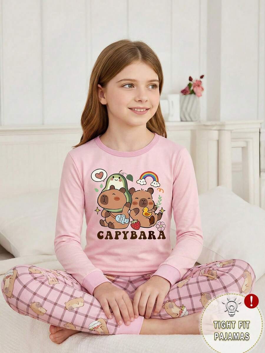 Pijama ajustado para niñas - Conjunto de pijama con dibujo de capibara rosa, top de manga larga de cuello redondo a juego con pantalones a cuadros, ajuste ceñido, ropa de estar en casa, ocio nocturno, estilo padre-hijo, apto para todas las estaciones, imprescindible de las vacaciones 2026, diseño de animal lindo, cómodo y casual, regalo con estilo