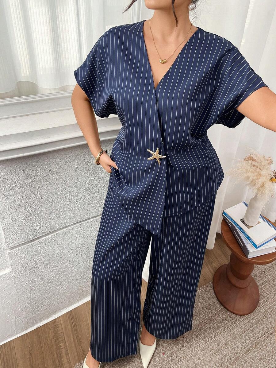 Feyla Conjunto informal de top de manga corta con cuello en V a rayas, decoración de estrella de mar y bajo irregular, talla grande pantalones de pierna ancha para mujer de talla grande para uso diario y viajes - Azul Marino - Ver 1