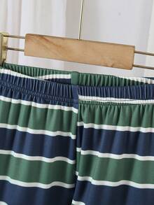 Set de pijama de 2 piezas con parte superior de manga corta con estampado de oso a rayas y pantalón largo para niño pequeño, de tela de punto, estilo casual y lindo, cómodo y suave - Verde - View 5