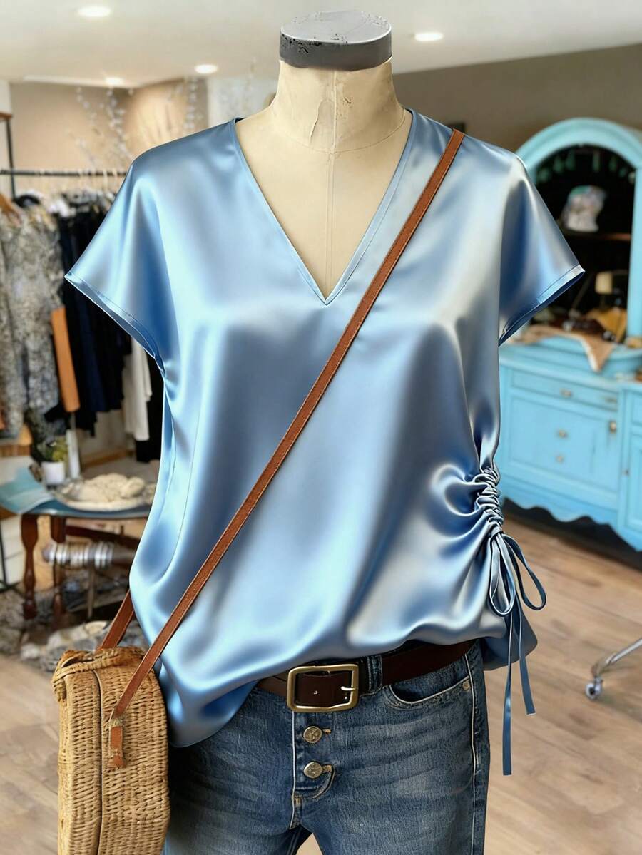 SHEIN CURVE+ Áo kiểu nữ cỡ lớn, màu trơn, chất liệu satin, cổ chữ V, xếp ly. - Màu xanh lam - Xem 1