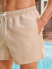 Manfinity Swimmode بدلة شاطئ للرجال تتكون من ملابس علوية أبيض بأكمام قصيرة مطبوع بطبعات زهرية وشورت بلون أحادي - كاكي - مشاهدة 2