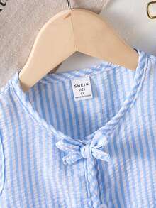 SHEIN Genkimix Kids 2 件套女童休闲套装 - 条纹蝴蝶结装饰荷叶边下摆吊带背心和裤子 - 彩色 - 查看 7