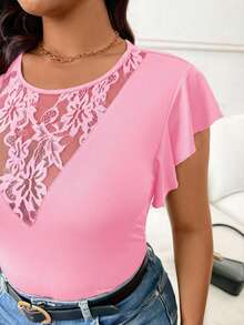 SHEIN Frenchy 大码女式半透明蕾丝拼接荷叶袖休闲T恤，时尚百搭，春夏新款，适合日常穿着，也适合音乐会、锐舞派对、音乐节等场合，优雅上衣 - 粉色 - 查看 7