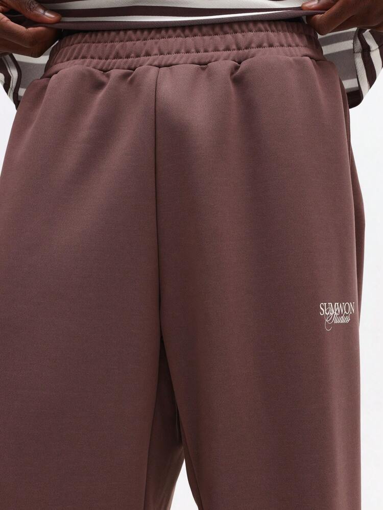 Ensemble polo rayé et pantalon de survêtement assorti