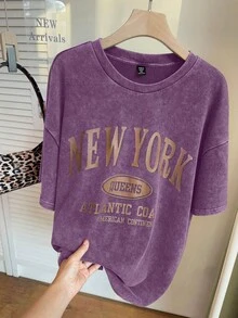 SHEIN EZwear 大码女式纽约图案T恤，大码街头风90年代休闲简约图案圆领短袖宽松T恤，酸洗复古针织做旧柔软面料，适合春夏穿着，浅紫色 - 淡紫色 - 查看 1