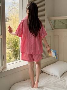 Dazy Kids Tween-Mädchen Pyjama-Set mit gestreiftem Kurzarm-Shirt mit Tasche und Shorts, Sommer - Pink - Übersicht 2