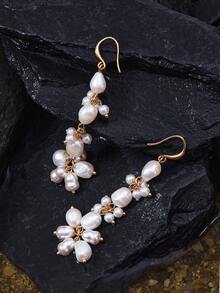 Opalesca 18K镀金天然珍珠簇绒法式复古耳环，适合各种场合，尽显古典韵味，串珠设计，是婚礼/新娘配饰的理想之选，充满仙气/精灵气息，珍珠元素点缀，秋冬季节亦可佩戴，是送给妈妈/女士/女孩/母亲的优雅礼物，品质上乘，尽显高贵气质，也是情人节的理想之选。 - 米色 - 查看 6