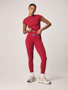MISSGUIDED Fitted Crew Neck Short Sleeve Athletic Top With Blue Logo Detail For Active Lifestyle Workout Training - Red - View 1