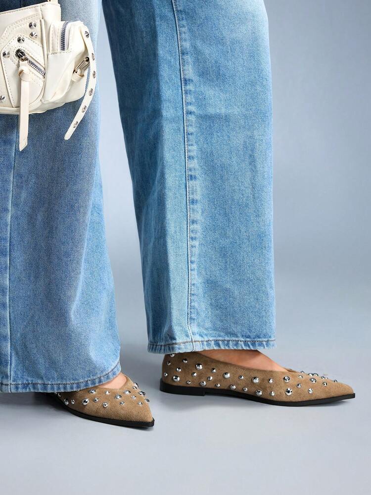 CUCCOO GRLICON Zapatos planos casuales versátiles, cómodos y con decoración de remaches puntiagudos - Caqui - Ver 4