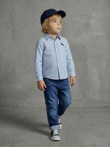 SHEIN Casuvi Kids 1套年轻男孩休闲蓝白条纹Polo领衬衫搭配深蓝色阔腿牛仔裤（开衩袖口设计），常规厚度，日常穿着，春秋季