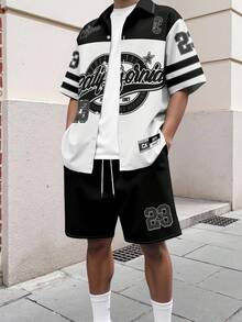 Manfinity Campus Court 23 Koszulka z nadrukiem w paski i ukośnymi kieszeniami, czarne spodenki, sportowy garnitur