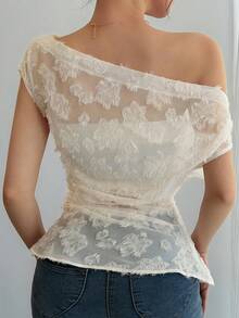 DAZY Áo kiểu nữ thanh lịch ren bất đối xứng, xếp ly, vai lệch, thích hợp cho mùa hè. - Màu be - Xem 2
