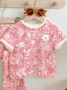 SHEIN Pink, Natural Dyed Series, Bohemian Ditsy Floral, Floral Baby Girls Set, Young Girl Casual Minimalist Short Sleeve Round Neck T-Shirt And Flare Pants Set, Suitable For Daily Wear, Home, Vacation, Farm, Countryside, Spring & Summer Outfits For , Easy Comfort, Sets For Kids, Spring Vibes, Stylish Girls, Casual Wear, Baby & Kids Graphic Clothes, Spring & Summer Clothes, Chic, New Style, Spring & Summer Fashion, Homecoming, Summer Dress, Vacay Vibes - Multicolor - View 4