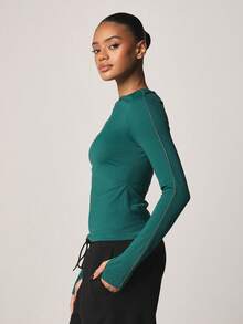 MISSGUIDED 翡翠绿长袖修身运动上衣，撞色滚边细节，圆领设计，适合训练、健身、跑步等运动穿着。 - 綠色 - 查看 1