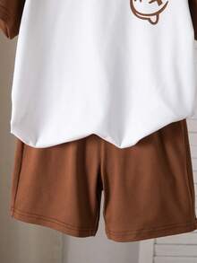 SHEIN Genkimix Kids 2件套幼儿男童宽松休闲白色拼接卡其色短袖T恤和短裤套装 - 卡其色 - 查看 8