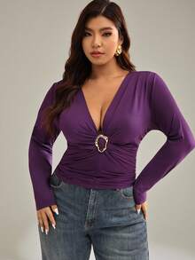 Auralis 优雅深V领长袖褶皱修身T恤，李子紫色金属扣装饰，适合通勤、办公穿着，大码紫色修身款，可单穿、叠穿或作为内搭/V领设计，性感约会必备，70年代复古风。 - 紫色 - 查看 7