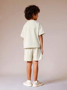 SUMWON Ensemble deux pièces d'été casual pour garçons, avec t-shirt à manches courtes à imprimé graphique urbain oversize et short à cordon de serrage - Vert - Voir 2