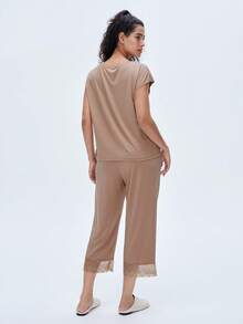 LUVLETTE 夏季超柔软天丝™莫代尔蕾丝优雅拼接纽扣透气睡衣套装，女士家居服套装，女士内衣 - 卡其色 - 查看 5