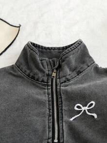 New Arrival Young Girls Denim Two Pieces Outfit, Suitable For Casual Outings, School, Commute, Party, Home, Vacation, Holidays In Autumn/Winter. Spring New Young Girls Black Distressed Washed Casual Loose Cute English Embroidery Zip-Up Denim Sweatshirt Top @ Casual Loose Embroidered Wide-Leg Denim Pants Set, Simple Fashionable Versatile Toddler Track Suit With High Neck And Zipper Kids Two Piece Set Kids Denim Sets - Grey - View 4