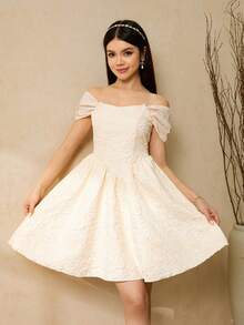 Đầm dạ hội màu be sang trọng, thanh lịch, thiết kế trễ vai, thắt eo, chất liệu jacquard, kiểu dáng bồng bềnh, thích hợp cho các cô gái tuổi teen. - Màu vàng - Xem 2
