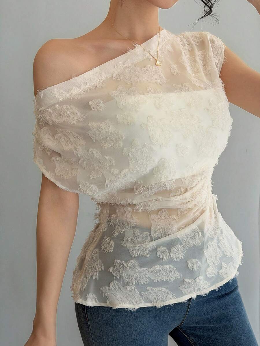 DAZY Áo kiểu nữ thanh lịch ren bất đối xứng, xếp ly, vai lệch, thích hợp cho mùa hè. - Màu be - Xem 1