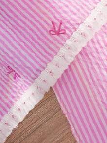 SHEIN 女童粉色条纹蝴蝶结纹理泡泡褶皱面料度假韩版休闲露背白色流苏上衣和裤子套装 - 粉色 - 查看 4