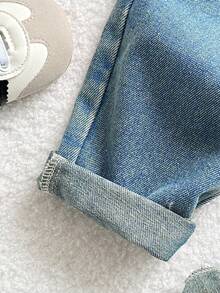 Playful Pals 男婴中度水洗牛仔休闲背带裤，可爱时尚，适合日常、度假、上学、聚会等各种场合，采用柔软棉质牛仔布制成，肩带可调节，秋冬新品 - 中等水洗藍 - 查看 6