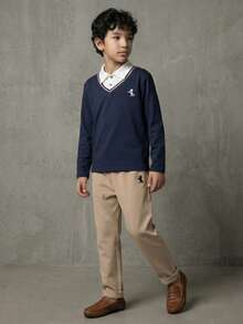 Casuvi Kids 两件套男童海军蓝 Polo 领刺绣条纹学院风上衣和卡其色直筒裤套装，适合日常、复古校园风、运动街头风、返校季、春秋季穿着。