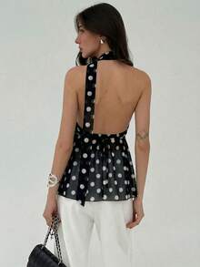 Aloruh 这款女士时尚优雅的波点印花背心，是度假的完美之选。它采用不对称下摆设计，性感时尚的露背款式，以及经典的黑色波点图案。这是一款性感的度假上衣。波点上衣/波点衬衫/围巾上衣 - 黑與白 - 查看 2