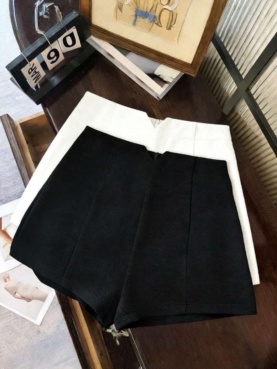 SHEIN Quần short siêu ngắn màu đen thanh lịch dành cho nữ, thích hợp cho những buổi hẹn hò lãng mạn, tiệc tùng, trà chiều và đi làm hàng ngày - màu đen - Xem 1