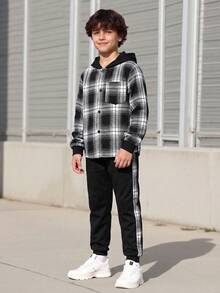 SHEIN Vacaura Tween Boy 1 件格子印花纽扣前连帽衬衫和 1 件运动裤 - 黑與白 - 查看 3