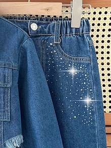 SHEIN Vintaside Kids Young Girl Thin Washed Blue Y2K Frayed Hem Long Sleeve Jacket And Rhinestone Slant Pocket Jeans Set, Autumn/Winter - Medium Wash - View 9