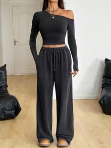 SHEIN Tall Bộ 2 món dành cho nữ, mùa xuân hè, kiểu dáng đơn giản, màu trơn, áo croptop tay dài lệch vai và quần ống rộng có dây rút eo. - màu đen - Xem 4