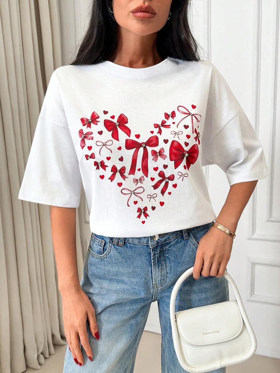 EURMUSE Áo thun cotton tay ngắn màu trắng in hình trái tim và nơ đỏ, cổ tròn, dáng rộng thoải mái. - trắng - Xem 1
