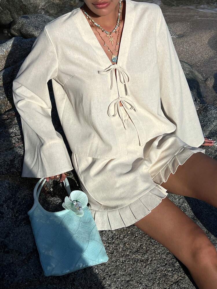 2pcs Women Solid Color V-Neck Twist Front Long Sleeve Top And Elastic Waist Shorts Set