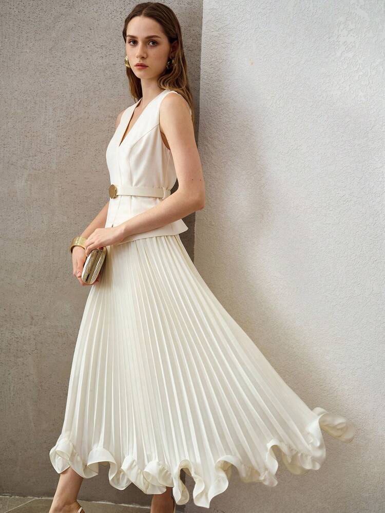 Abito casual ed elegante da donna con vita stretta, arricciature e balza plissettata