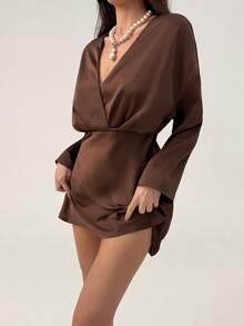 Aloruh 女士休闲纯色重叠领收腰迷你连衣裙，秋季款 - 咖啡 - 查看 7