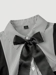 SHEIN MOD 大码黑白条纹双排扣拼接连衣裙，正面饰有蝴蝶结，采用二合一设计。甜美学院风，适合日常穿着或约会。优雅的短款A字连衣裙，是春夏的理想之选。 - 黑與白 - 查看 3