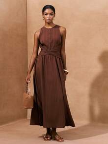 Zivah Vestido de línea A con cuello redondo, sin mangas, cintura cruzada y fruncido, de tela texturizada con rayas verticales en color marrón oscuro, para primavera y verano 2026, estilo casual de negocios - Café integral - Ver 3