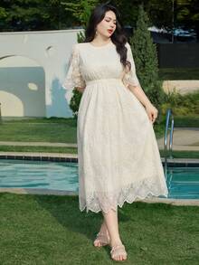 Dazy Plus 优雅蕾丝圆领短袖喇叭袖收腰杏色连衣裙，长款加大码女装春夏款 - 杏色 - 查看 4