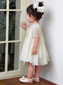 DAZY Kort klänning med fyrkantig halsringning och rosettdekoration för småbarnsflickor, puffärm - Vitt - Visa 7