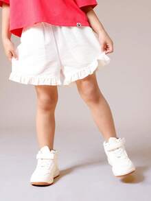 SUMWON Conjunto de verano informal de dos piezas para el Día de San Valentín con blusa corta estampada con lazo "L'Amour" y shorts blancos con volantes para niñas - Rojo - Ver 4