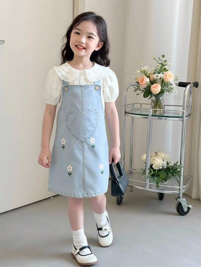 Blusa blanca de manga abullonada con adorno floral y vestido peto de mezclilla con estampado floral ajustable para niñas de 4 a 7 años, adecuado para primavera/verano, uso diario, salidas, tiempo libre