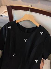 GlowEve CURVE Plus Size Women's Bestselling Elegant Rhinestone Floral Decor Round Neck Fitted Dress, Suitable For Daily Commute, Party, Date, Versatile - Black - View 3