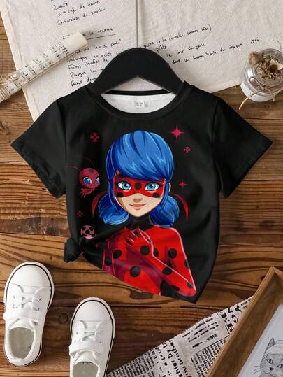Miraculous Ladybug X SHEIN חולצת טריקו שחורה קצרה עם שרוולים קצרים, מצוירת וגרפית, מתאימה לנסיעות יומיומיות בקיץ