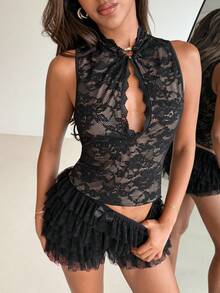 Aloruh 女士新款纯黑色蕾丝无袖上衣，镂空设计搭配金属扣装饰，性感优雅的Y2K风格情人节上衣，适合夏季度假、外出等各种场合，优雅短款设计，是理想的短款上衣之选。 - 黑色 - 查看 4