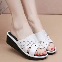 Sandalias de tacón bajo y suela gruesa para mujer; sandalias de verano para mujer de mediana edad; suela gruesa, antideslizantes y cómodas; tacón bajo, calados y suela plana - Blanco - Ver 3