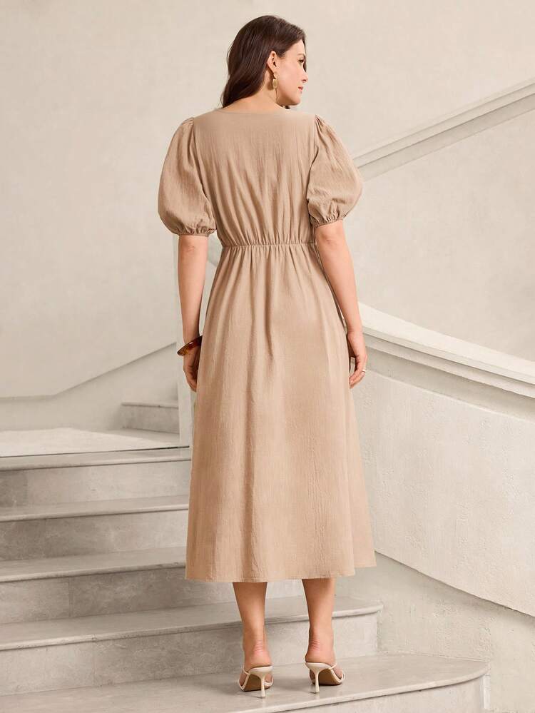 This Women's Summer Vacation Dress Features A Soft Light Brown Base, With A Comfortable, Breathable, And Relaxed Texture. The Minimalist Solid Color Design Exudes A Gentle And Understated Elegance. The Silhouette Includes A Small V-Neck, Puff Sleeves, And An A-Line Maxi Skirt. The Fabric Is Skin-Friendly And Breathable, While The Flared Sleeves Add A Touch Of French Vacation Style. Perfect For Summer, This Dress Is Suitable For Beach Vacations, Outdoor Picnics, Or City Strolls. The Light Brown Base Conveys A Gentle Style While The Fabric Ensures Comfort, Making It A Versatile And Stylish Choice For Your Vacation Wardrobe.
